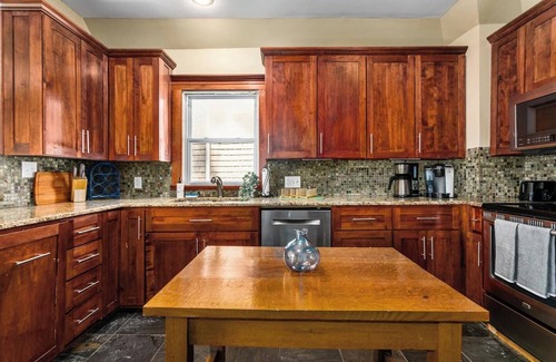 Hanover Place House | Spacious Retreat in the Heart of Kansas City 46
