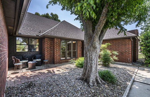 Edmond House | Spacious Retreat with Shaded Yard & Games