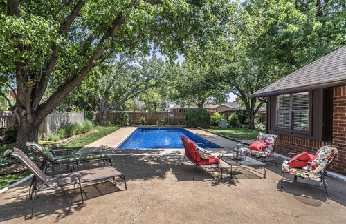 Edmond House | Spacious Retreat with Shaded Yard & Games