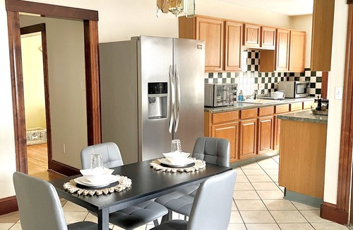 Mattapan Apartment | Spacious Retro Three Bedroom Hilltop Getaway- Inquire for Discount