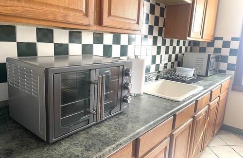 Mattapan Apartment | Spacious Retro Three Bedroom Hilltop Getaway- Inquire for Discount