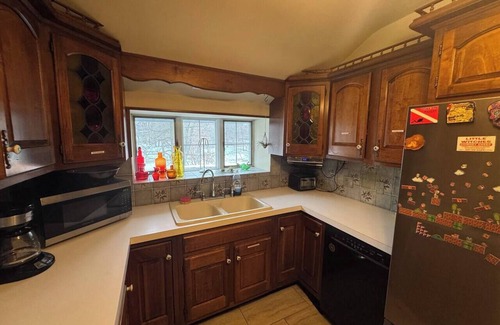 Owosso House | Spacious Riverfront Retreat