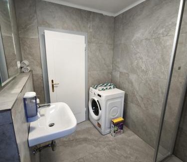 Hoetting House | Spacious Room in Modern Flat