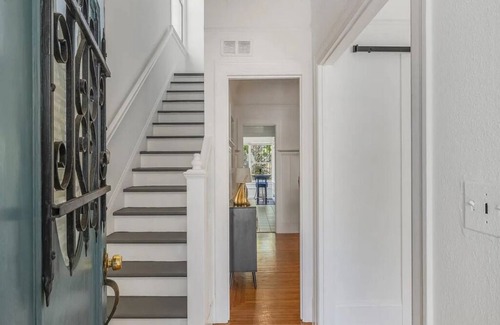 Chinatown House | Spacious Room w/Private Bath, Prime Location Near Lake Merritt BART & SF Access