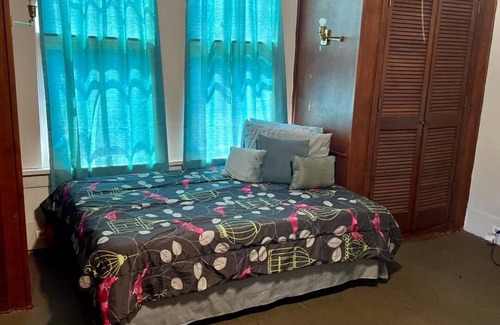 Selma House | Spacious Room with Concierge Services