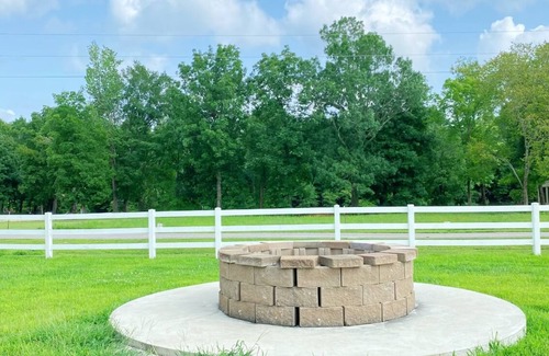 Flatwoods RV Rental | Spacious RV lots on the KY Lake, just minutes from historic Clifton, TN.