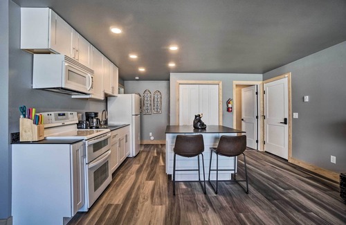 Saratoga Condo | Spacious Saratoga Condo w/Mountain Views!