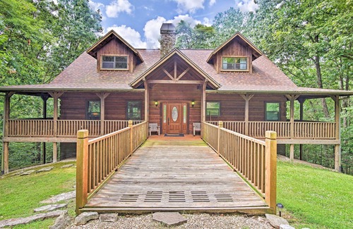 Maysville Cabin | Spacious & Secluded Cabin: 25 Mi to Bentonville!