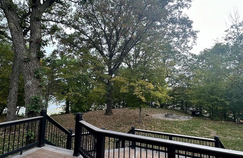 Lindstrom House | Spacious Secluded Lakehouse