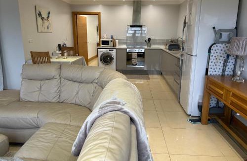 Cowbridge Apartment | Spacious Self Contained 1 Bedroom Flat Colwinston