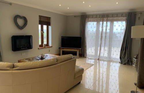 Cowbridge Apartment | Spacious Self Contained 1 Bedroom Flat Colwinston