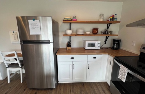 Long Beach House | Spacious, short walk to the beach, downtown & eateries. Pets welcome. Sleeps 14!