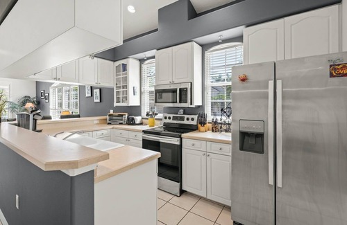 Bay Isle House | Spacious Siesta Key Family Home with Private Pool – Sleeps 10!
