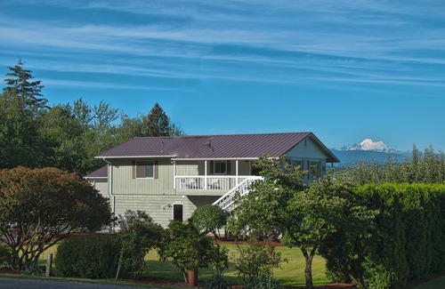 Mount Vernon House | Spacious Skagit Valley Guest House With Stunning Views Of Mount Baker.