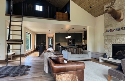 Salt Lake Mountain Resorts Cabin | Spacious ski cabin offers serenity & proximity to Utah's favorite ski town!