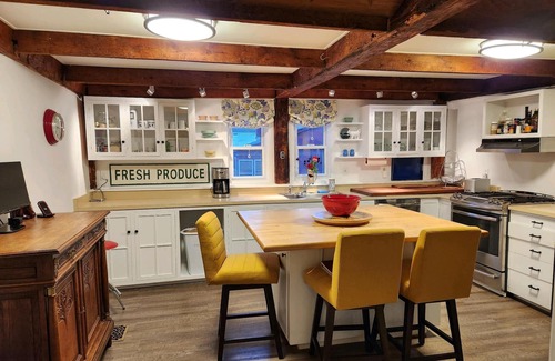 Bridgewater House | Spacious Ski Getaway by Woodstock, Killington