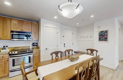 Silvercreek Condo | Spacious ski in/out condo w/shared pool, hot tub, great views & location