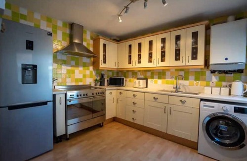 Lytham St. Anne's House | Spacious, sleeps 8, dog friendly, safe gardenn