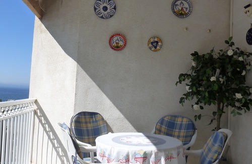 La Herradura Apartment | Spacious Spanish-style apartment in beach front location - no extra fees!
