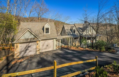 Big Canoe House | SPACIOUS SPECTACULAR BIG CANOE HOME OVER STREAM. WATERFALLS, TRAIL Mountain VIEW