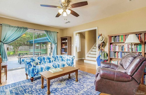 Brent House | Spacious Split Level Home near the Pensacola I-10 Highway