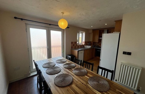 Luton House | Spacious Stays Luton