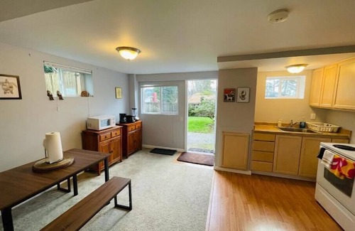 Edmonds House | Spacious, stocked 1 BR Suite with Yard in Edmonds!