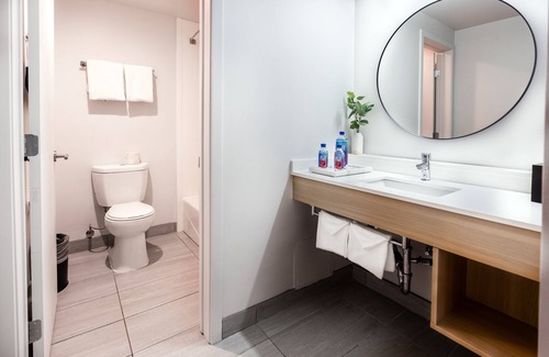 Westlake South Apartment | Spacious Studio near Downtown LA