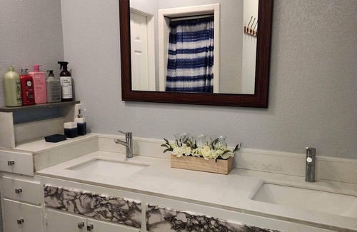 Santa Ana Apartment | Spacious studio nearby Disneyland