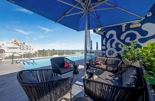 Miami Beach Condo | Spacious Studio *Rooftop Pool & Bar w/Ocean View