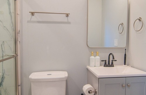 East Garfield Park Apartment | Spacious/Stylish Apt Near Med District/West Loop
