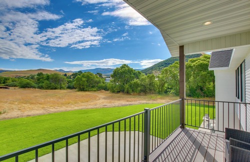Preston House | Spacious 'Sugar Creek Lodge' on Scenic Cub River!