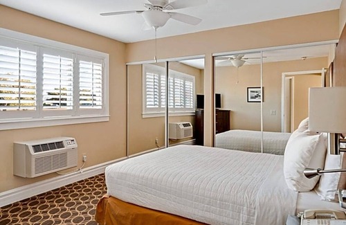 Corte Madera Hotel | Spacious Suite | Courtyard | Outdoor Pool | Free Parking | BBQ Area