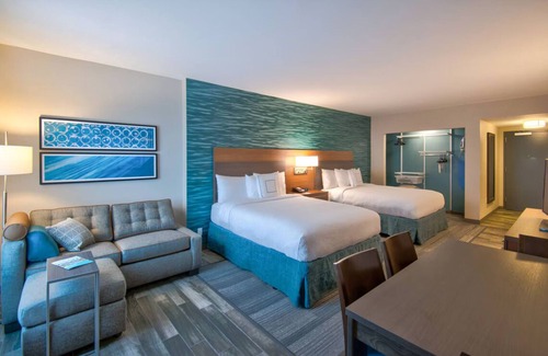 Flagami Hotel | Spacious Suite near Miami Airport with Kitchen & Breakfast | Outdoor Pool