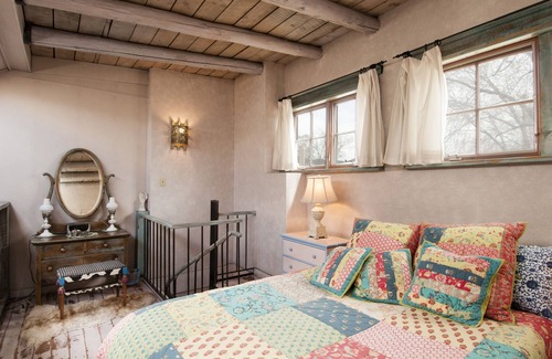 Taos House | Spacious, Sunlit Adobe Casita #6/B&B in the Heart of Historic Taos!