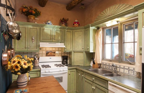 Taos House | Spacious, Sunlit Adobe Casita #6/B&B in the Heart of Historic Taos!