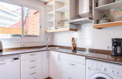 Sant Antoni Apartment | Spacious & sunny Apt w/terrace in the city center