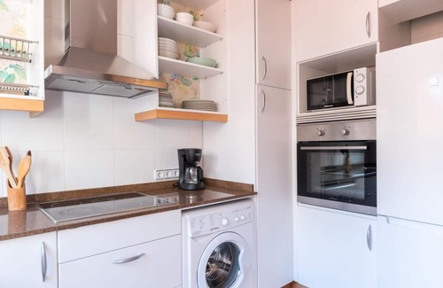 Sant Antoni Apartment | Spacious & sunny Apt w/terrace in the city center