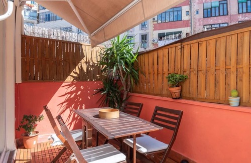Sant Antoni Apartment | Spacious & sunny Apt w/terrace in the city center