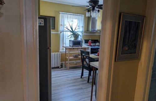 Montclair House | Spacious Sunny Apt: Walk to Shop, Eat & NYC Train