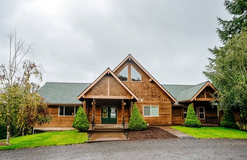 Alpine House | Spacious, Three-Story House w/Large Deck, Gas Fireplace, and Valley Views