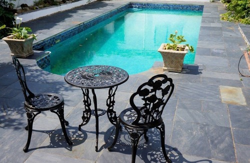 Plymouth House | Spacious Town House with Swimming Pool
