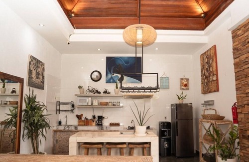 Babakan Villa | Spacious Tropical Villa in central of Canggu