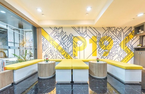 Thanon Phaya Thai House | Spacious Twin Escape | Deluxe Comfort for Two