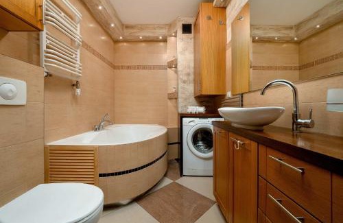 Kokoszki Apartment | Spacious Two-Bedroom Apartment with 2 Parking Spaces by Noclegi Renters