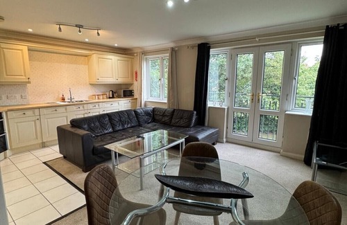 Bracknell Apartment | Spacious Two Bedroom Apartment in Bracknell