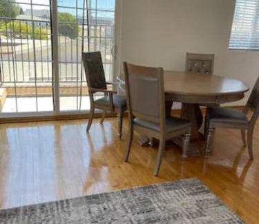 Pico Apartment | Spacious Two Bedroom in Santa Monica