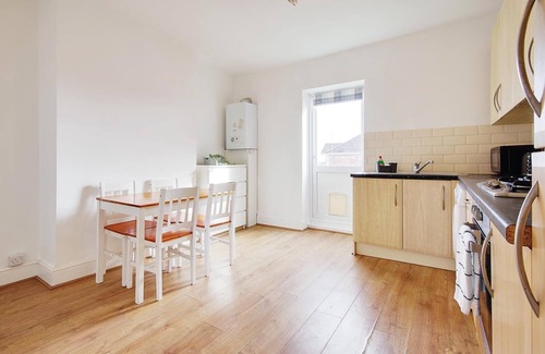 Poole Apartment | Spacious Two Bedroom Maisonette
