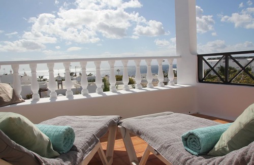 Puerto del Carmen House | Spacious two bedroom house near the beach with private terrace and sea views
