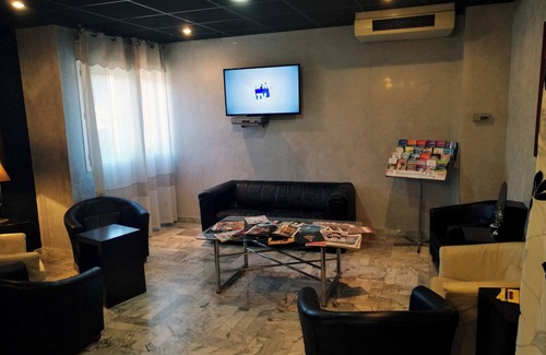 Sud Hotel | Spacious Unit Close to Cezanne's Studio & Fondation Vasarely, Aix-en-Provence
